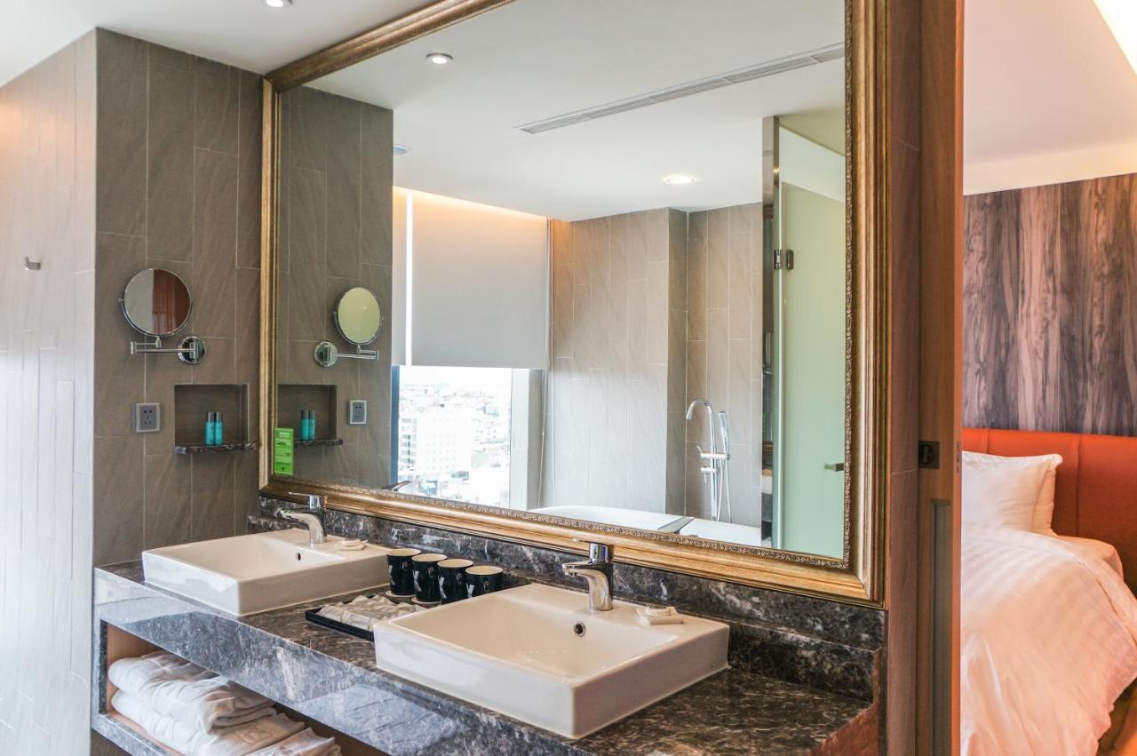 FX Hotel Tainan Buitenkant foto