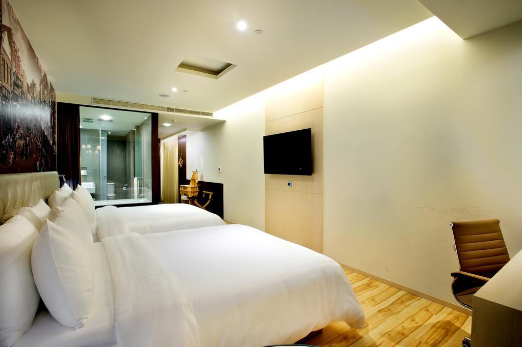 FX Hotel Tainan Buitenkant foto